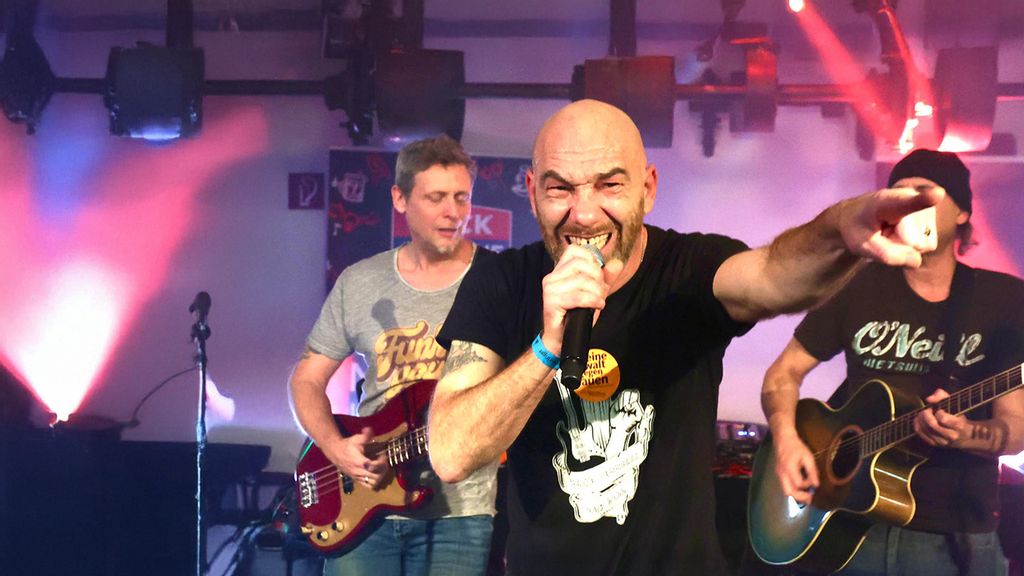 © Ottakringer Brauerei Mehrere Personen bei einem Event in der Ottakringer Brauerei
