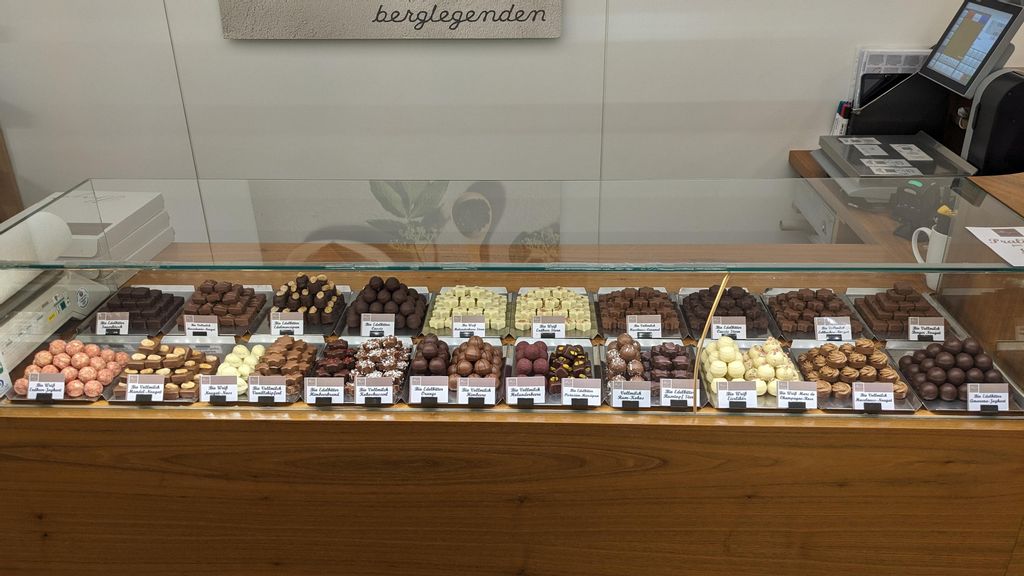 Eine Auswahl an Schokoladen-Pralinen von Beas' FEINSTES