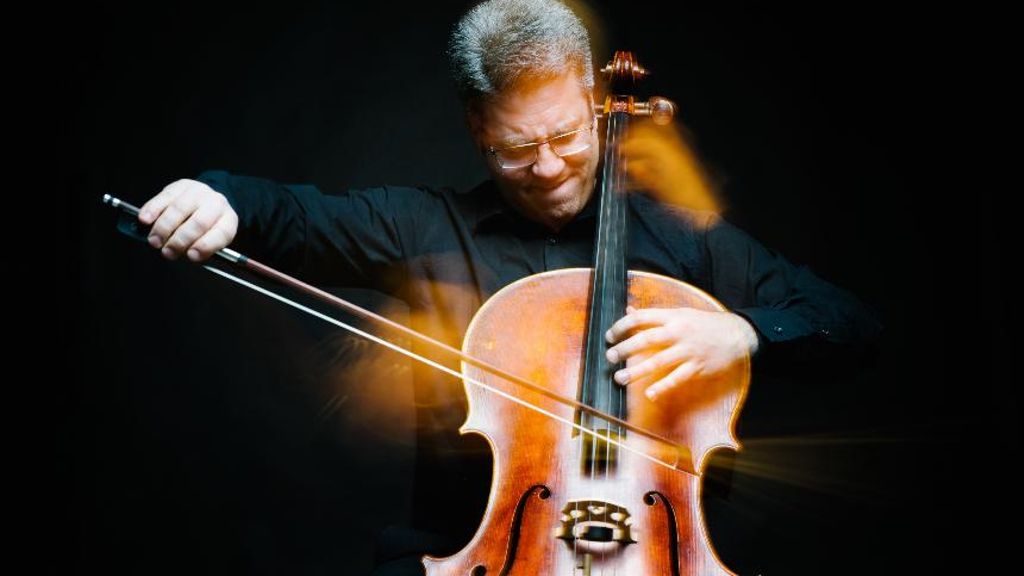 Peter Hudler mit Cello