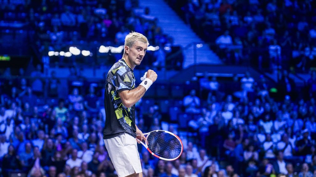 © Bildagentur Zolles KG/Christian Hofer Tennisspieler jubelt vor vollen Rängen