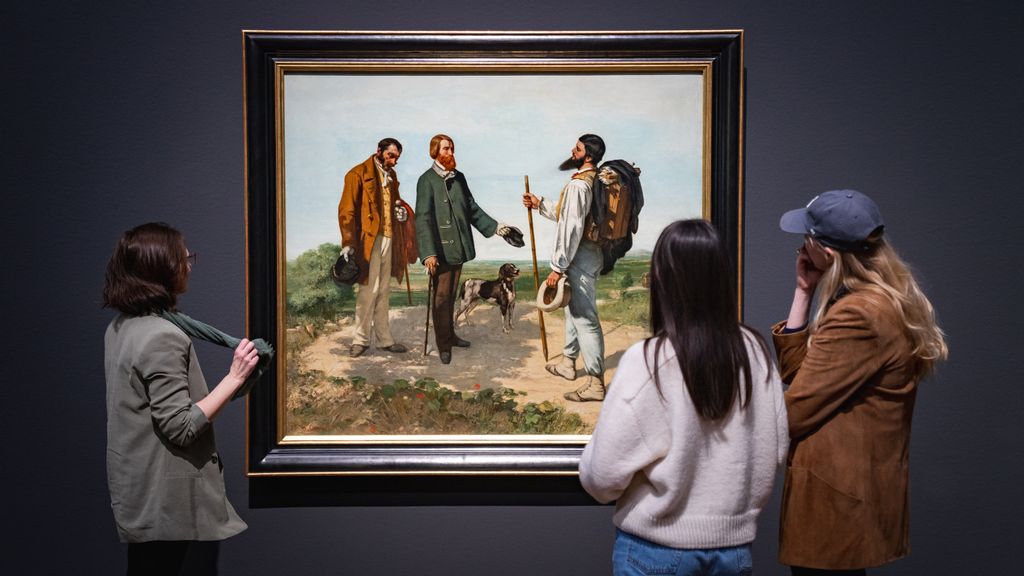 Drei Personen stehen vor einem Gemälde im Leopold Museum und betrachten es.