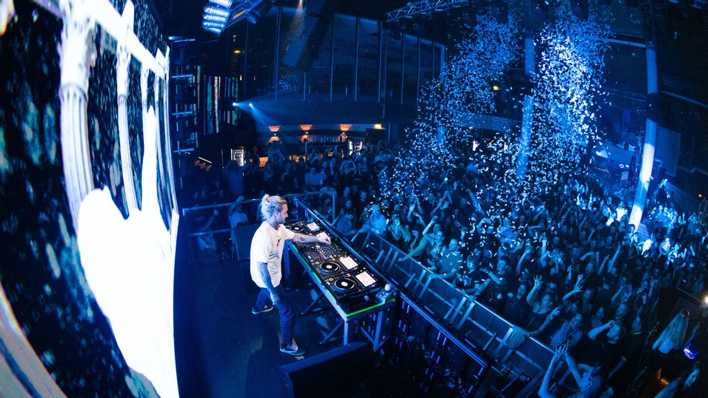DJ legt im Prater DOME vor Publikum auf