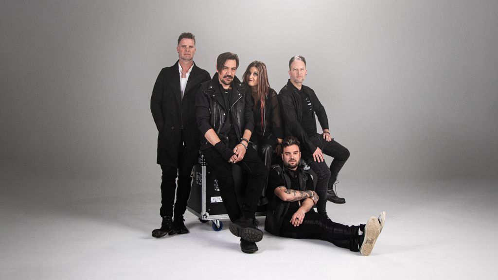 © Florian Thurn Die Band Alle Achtung in schwarzer Kleidung