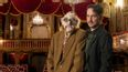 Schauspieler Nikolaus Habjan mit einer charakteristischen Puppe im Schlosstheater Schönbrunn