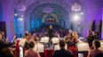 Orchester mit Dirigent vor Publikum bei einem Schloss Schönbrunn Konzert