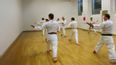 Eine Gruppe beim Karate Training im Shotokan Karate-Do