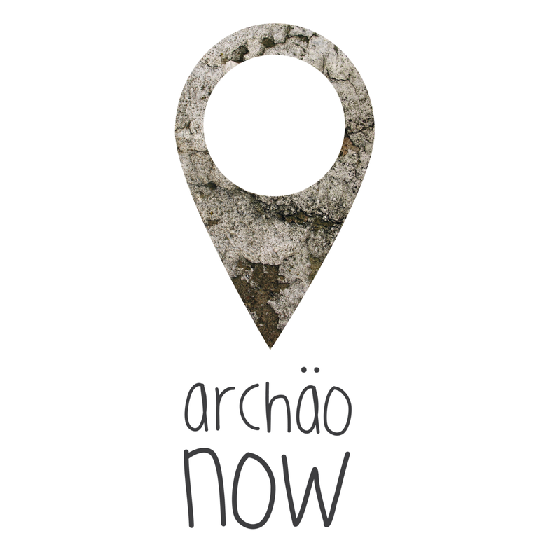 Logo "Archäo Now" auf weißem Hintergrund und schwarz-grauer Schrift. 