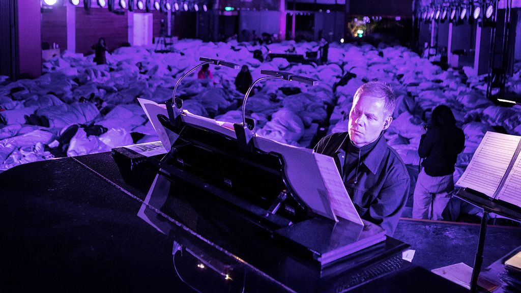 Max Richter am Klavier beim Konzert Johann Strauss Sleep mit Max Richter