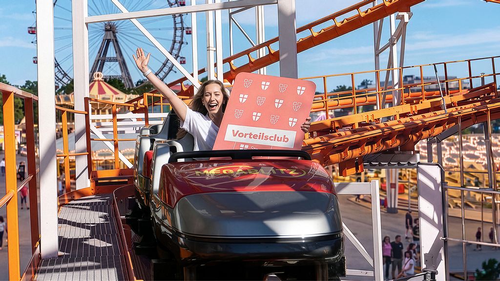 Eine Frau sitzt mit der WIEN BONUS Karte in einer Achterbahn mit dem Wiener Riesenrad im Hintergrund